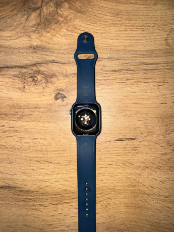 prodam-apple-watch-7-series-45mm-big-0