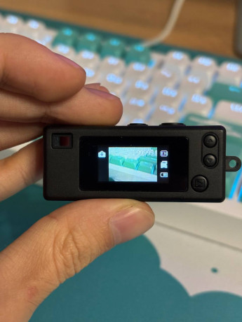 mini-kamera-kodak-charmera-original-ne-poddelka-privezli-iz-ssa-sd-karta-sandisk-32gb-v-komplekt-big-2