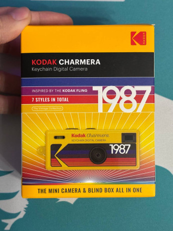 mini-kamera-kodak-charmera-original-ne-poddelka-privezli-iz-ssa-sd-karta-sandisk-32gb-v-komplekt-big-0