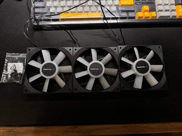 prodam-komplekt-ventiliatorov-deepcool-cf120-big-0