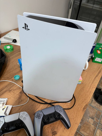 almaty-prodaiu-playstation-5-s-2-dzoistikami-big-0