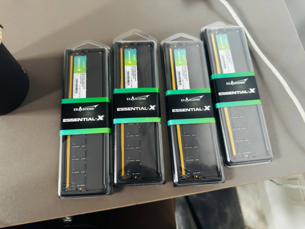 operativnaia-pamiat-exascend-essential-x-big-0