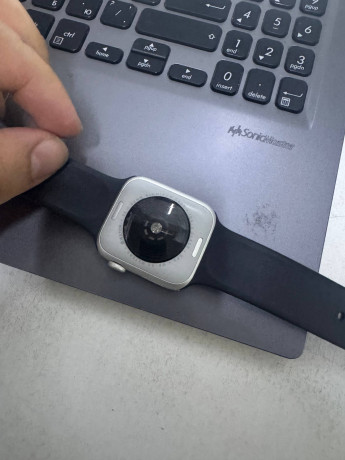 prodam-apl-uats-se-2-44-mm-xorosem-sostoianii-bez-carapin-akb-99-bez-korobki-est-originalnyi-zariadk-big-3