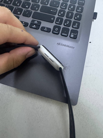 prodam-apl-uats-se-2-44-mm-xorosem-sostoianii-bez-carapin-akb-99-bez-korobki-est-originalnyi-zariadk-big-2