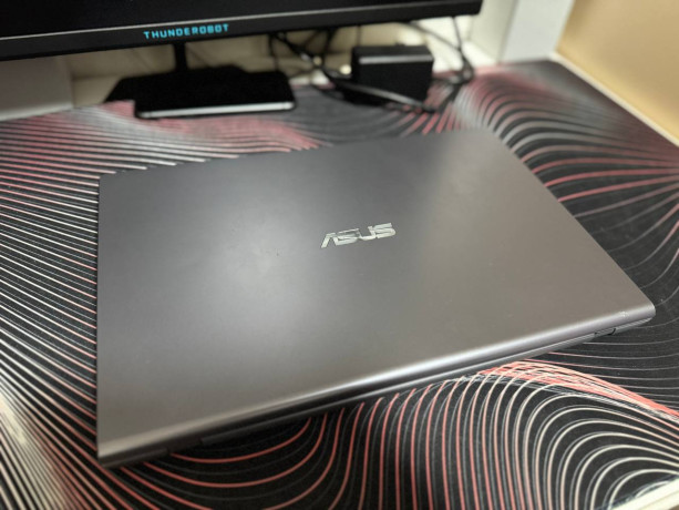 prodam-noutbuk-asus-v-idealnom-sostoianii-rabotaet-absoliutno-bez-narekanii-big-2