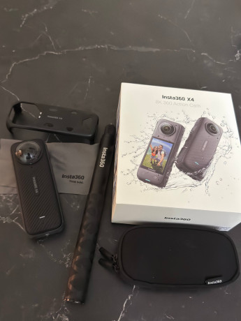 prodam-eksn-kameru-insta360-x4-kamera-bez-povrezdenii-vsegda-nosilas-v-termogripe-imeetsia-vsia-ko-big-0