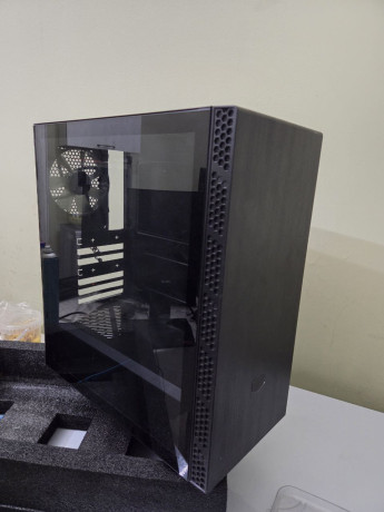 prodam-korpus-cooler-master-masterbox-mb600l-v2-big-0