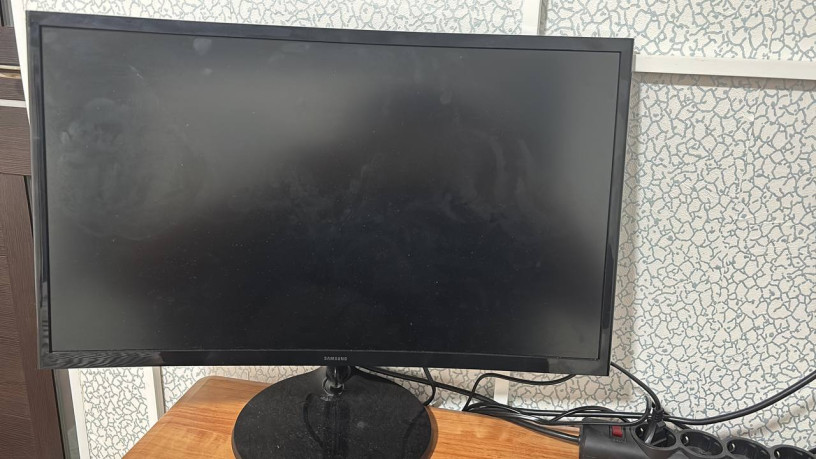 prodam-monitor-samsung-100-gerc-big-1