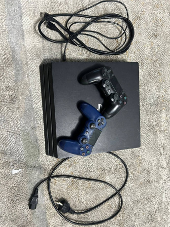 ps-4-pro-ps-v-otlicnym-sostoianii-prodaiu-srocno-torg-est-igry-skacennye-fifa-24-iufs-4-mortal-komb-big-0