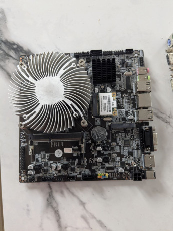 materinskaia-plata-itx-dlia-monobloka-ili-minipk-big-0