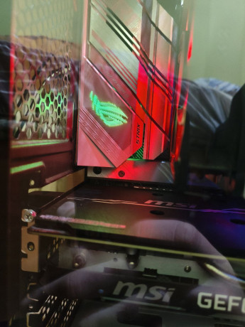 kompiuter-v-idealnom-sostoianii-prakticeski-novyi-liubye-proverki-big-0