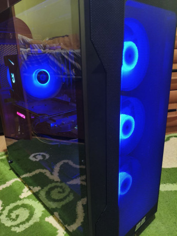 igrovoi-kompiuter-v-idealnom-sostoianii-prakticeski-novyi-big-0