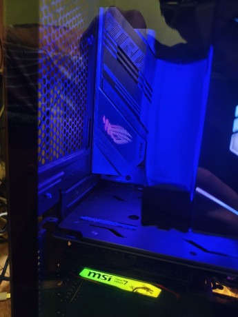 igrovoi-kompiuter-v-idealnom-sostoianii-prakticeski-novyi-big-1