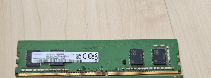 kupliu-analogicnuiu-planku-pamiati-8gb-ddr4-3200-big-0