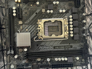 mat-asrock-h610m-hvs-i-ssd-na-120gb