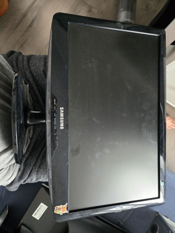 dva-monitora-v-xorosem-sostoianii-big-0