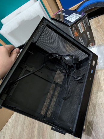 prodam-korpus-shiny-snake-g200-mini-itx-vmeshhaet-v-sebia-atx-bp-bolsoi-kuler-videokartu-do-275mm-big-4