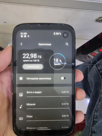 balmuda-phone-vypushhen-v-2021-g-eto-unikalnyi-iaponskii-mini-smartfon-s-49-diuimovym-ips-ekranom-big-1