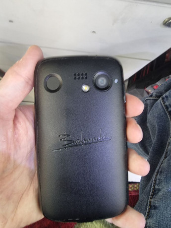 balmuda-phone-vypushhen-v-2021-g-eto-unikalnyi-iaponskii-mini-smartfon-s-49-diuimovym-ips-ekranom-big-2