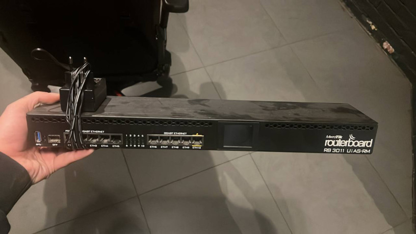 prodam-marsrutizator-mikrotik-rb3011-cena-50000-big-0
