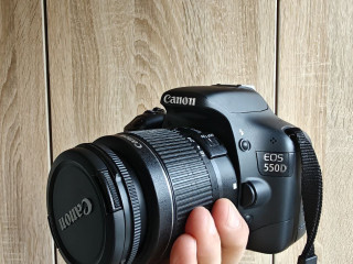 canon-550d-sostoianie-novogo-sumka-fleska-zariadka-dva-akb-v-komplekte