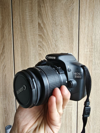 canon-550d-sostoianie-novogo-sumka-fleska-zariadka-dva-akb-v-komplekte-big-0