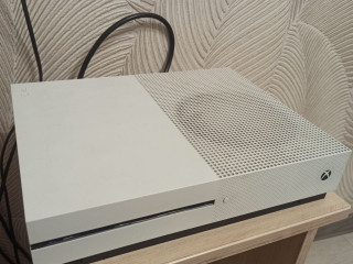 prodamxbox-one-salmaty-xbox-one-s-512-gb-v-komplekte-odin-geimpad-vse-v-otlicnom-sostoianii-700