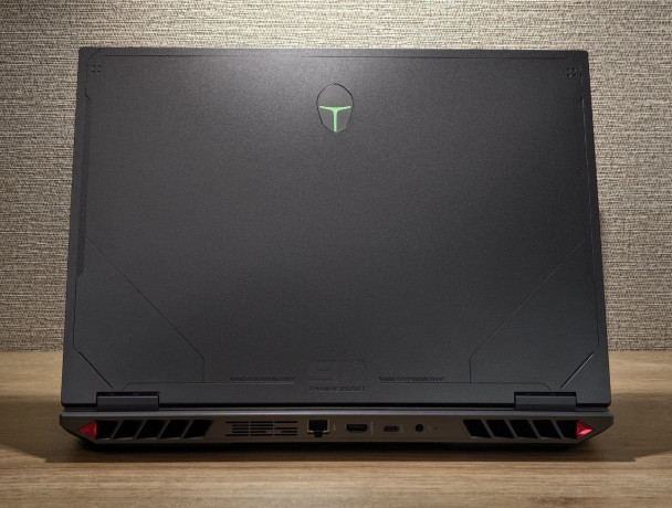 igrovoi-noutbuk-thunderobot-r16-novyi-big-1