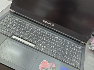 prodam-noutbuk-gigabyte-g5
