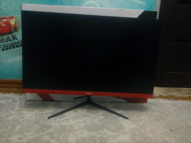 prodaiu-monitor-sank-rabocii-no-s-polosoi-na-monitore-za-15k-big-2