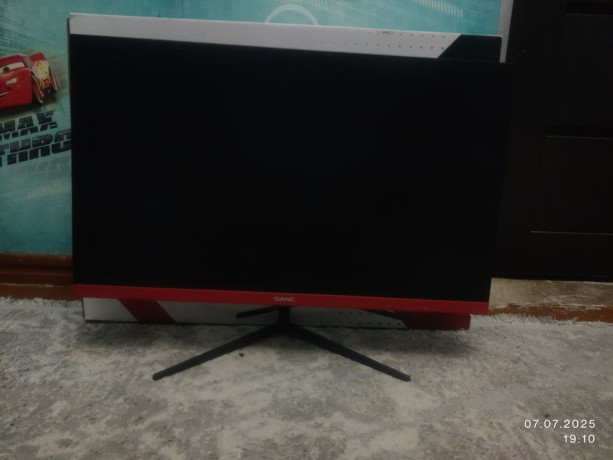 prodaiu-monitor-sank-rabocii-no-s-polosoi-na-monitore-za-15k-big-3