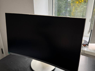 prodam-monitor-27-samsung-izognutyi-2k-va