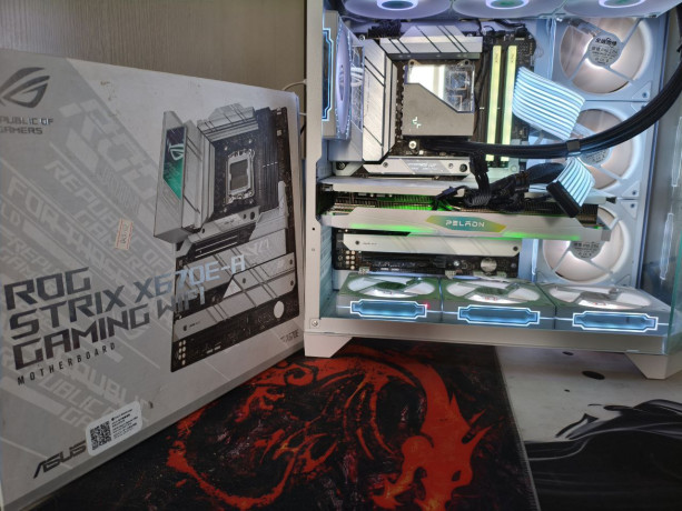 rog-strix-x670e-a-gaming-wifi-big-0