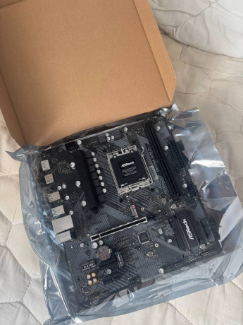 asrock-b650m-hm2-am5-big-0