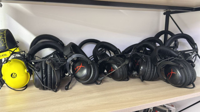 nausniki-hyperx-alfa-i-razer-12-nausnikov-za-vse-35-tysiac-tenge-srocno-big-0