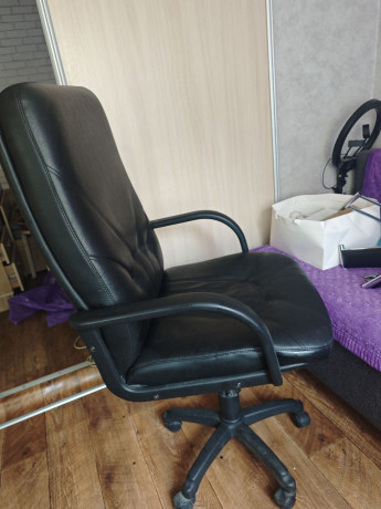 almaty-prodam-dva-stula-seryi-v-otlicnom-sostoianii-vse-polnostiu-rabotaet-i-td-15000-cernyi-v-big-3