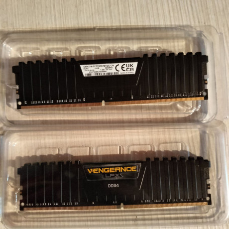 ozu-corsair-vengeance-ddr4-32gb-3200mhz-16x2-big-0