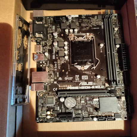 materinskuiu-platu-asus-h310-big-0