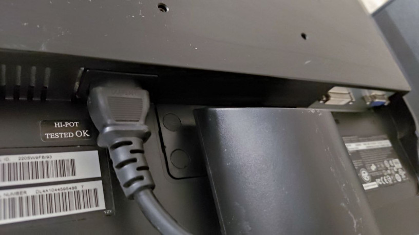 prodam-monitor-22-bu-razieemy-vga-i-dvi-v-komplekte-kabelia-pitaniia-i-vga-big-2