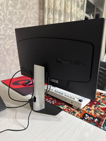 redmi-g24-240hz-na-ustoicivoi-nozke-big-1