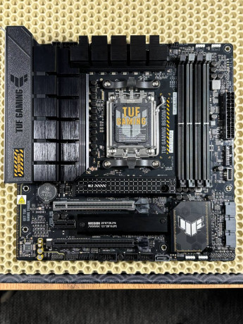 sikarnuiu-materinskuiu-platu-dlia-amd-am5-asus-tuf-b650m-plus-big-0