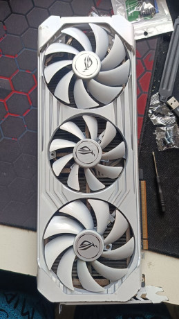 100k-rzavaia-6700xt-12gb-red-devil-pravyi-1-vent-treshhit-proverena-mozno-eshhe-proverit-big-0