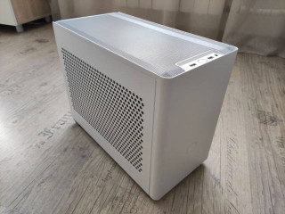 coolermaster-nr200-belyicernyi