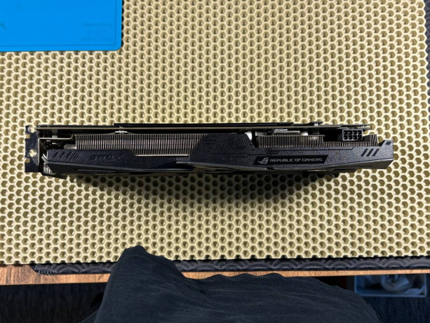 videokartu-asus-rog-strix-rx480-8gb-big-1