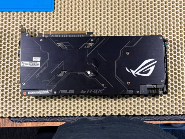 videokartu-asus-rog-strix-rx480-8gb-big-2