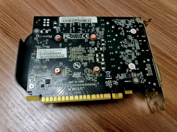videokarta-palit-gtx-760-2gb-v-otlicnom-sostoianii-ne-sumit-i-ne-greetsia-big-1