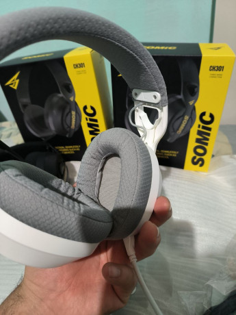 igrovye-nausniki-somic-ch301-na-fone-drugix-analogovo-vydeliaetsia-mikrofonom-on-zdes-gorazdo-lucse-big-2