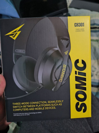 igrovye-nausniki-somic-ch301-na-fone-drugix-analogovo-vydeliaetsia-mikrofonom-on-zdes-gorazdo-lucse-big-1