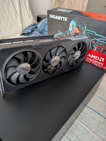 videokarta-gigabyte-rx7800-xt-big-1