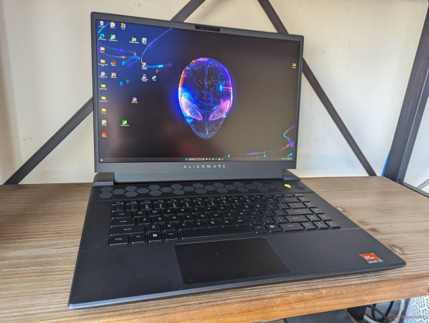 igrovoi-noutbuk-dell-alienware-m16-r1-big-0